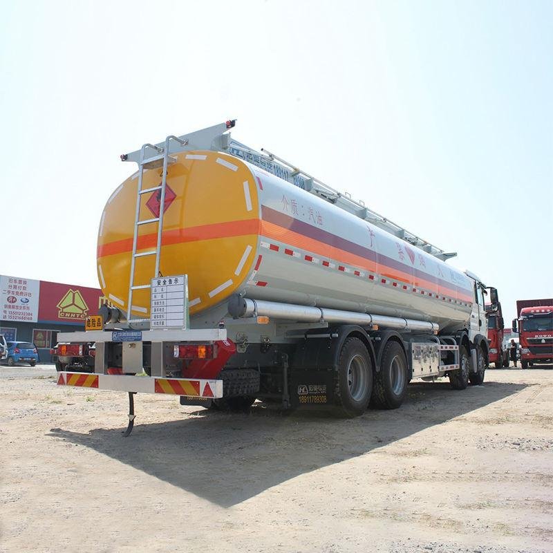 HOWO 350HP 8x4 Diesel Fuel Tanker Truck