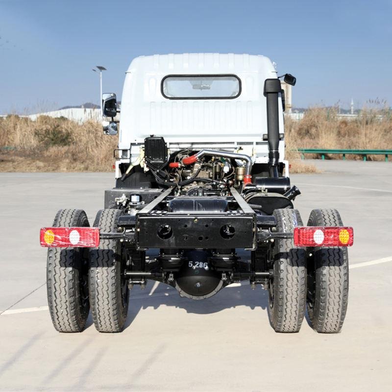 Dongfeng 6-Ton GVW 103kW Diesel Truck Chassis 4x4 Euro 5 Commercial Platform
