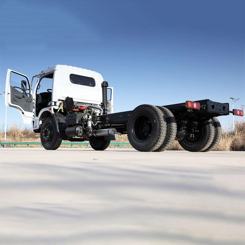 Dongfeng 6-Ton GVW 103kW Diesel Truck Chassis 4x4 Euro 5 Commercial Platform