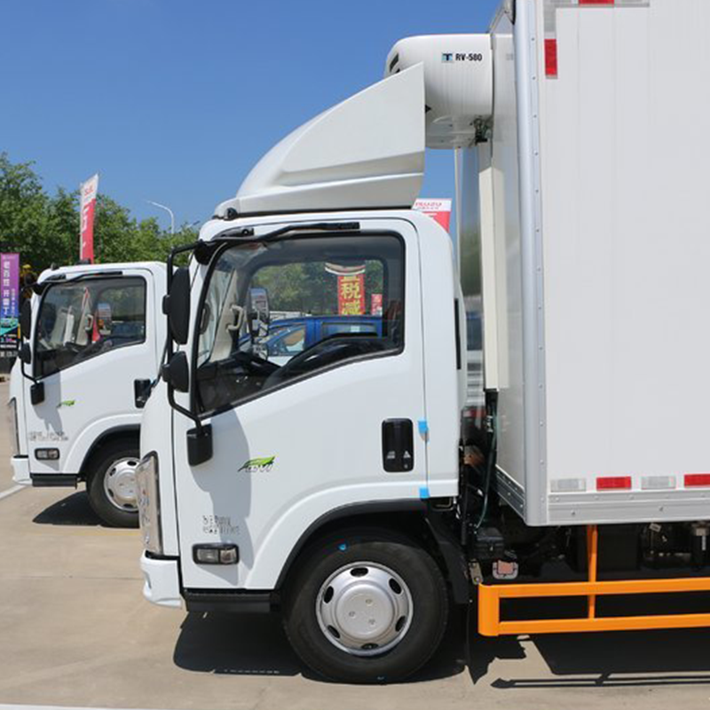 Jiangxi Isuzu 116HP 4x2 LHD Refrigerated Truck 5T Reefer Box Vehicle