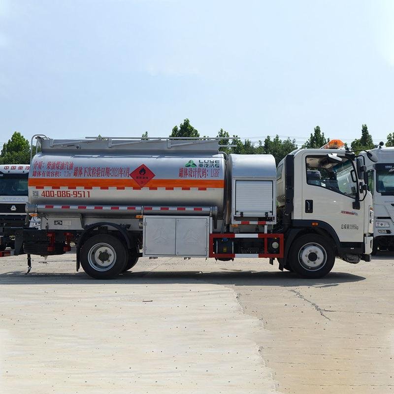 HOWO 160HP 4×2 Diesel Fuel Tanker Truck