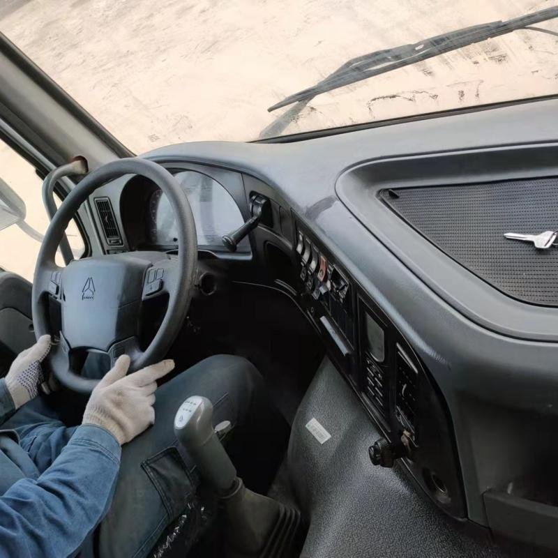 Sinotruk HOWO 8x4 Left-Hand Drive Dump Truck 351-450HP