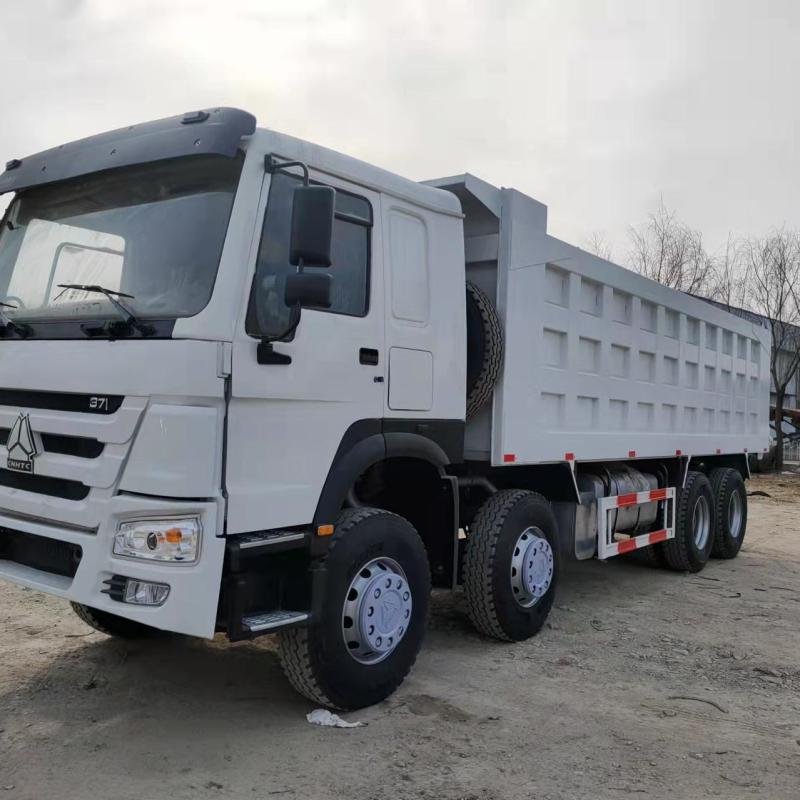 Sinotruk HOWO 8x4 Left-Hand Drive Dump Truck 351-450HP