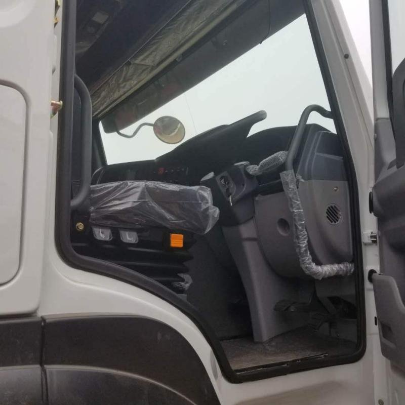 Sinotruk HOWO 375HP 6x4 Heavy-Duty Tractor Truck Head