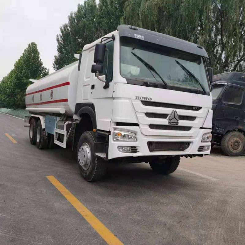 Sinotruk HOWO 371HP 6x4 Fuel Tanker Truck
