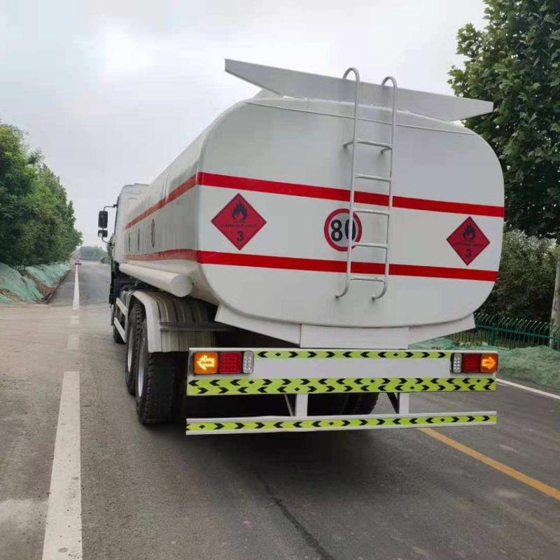Sinotruk HOWO 371HP 6x4 Fuel Tanker Truck
