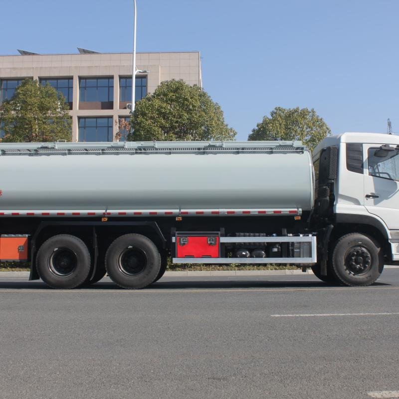 Sinotruk HOWO 371HP 6x4 Diesel Fuel Tanker Truck