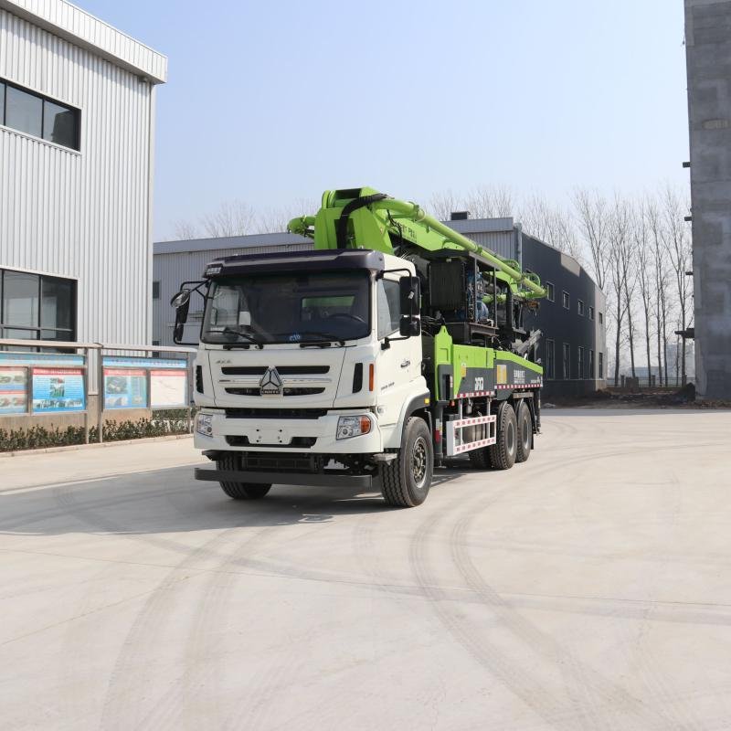 Sinotruk HOWO 38M 180m³/h 8×4 Diesel Concrete Pump Truck