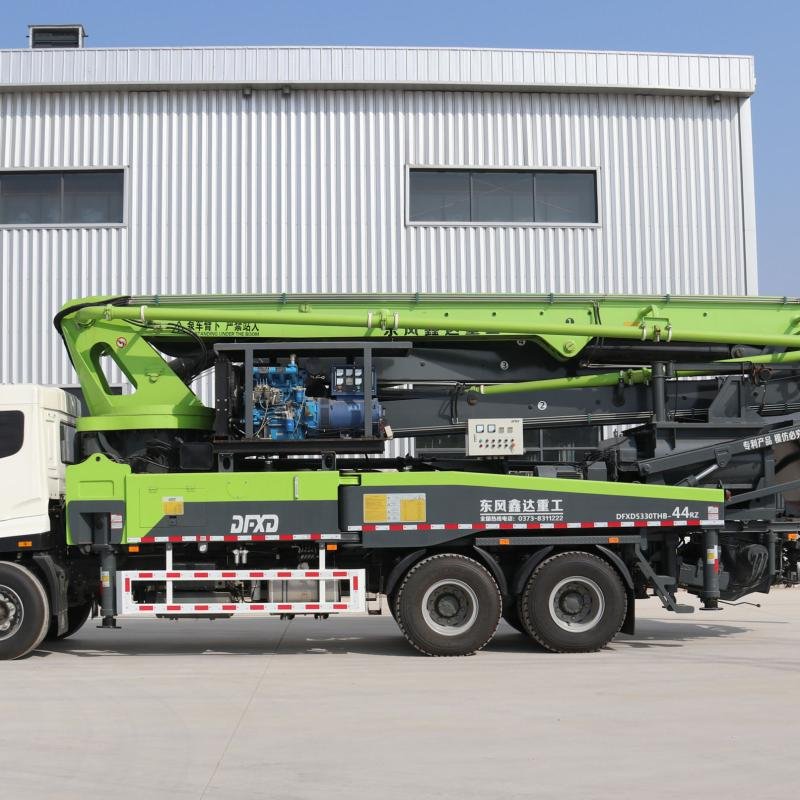 Sinotruk HOWO 38M 180m³/h 8×4 Diesel Concrete Pump Truck