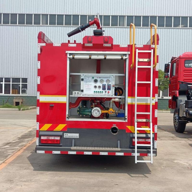 Dongfeng 190HP 4x2 Airport Fire Rescue Truck 5000L Water Tank