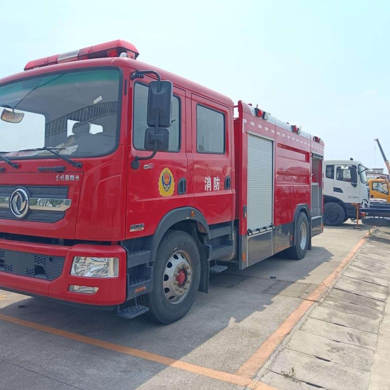 Dongfeng 190HP 4x2 Airport Fire Rescue Truck 5000L Water Tank