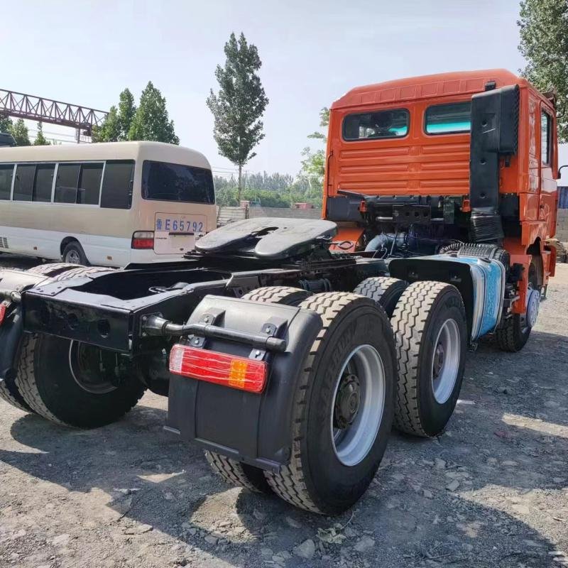 SHACMAN Delong X3000 Gold Edition 500HP 6x4 Heavy-Duty Tractor Truck