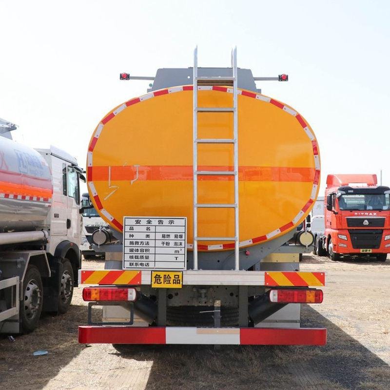 SINOTRUK HOWO 4X2 200HP 8000L Fuel Tanker Truck
