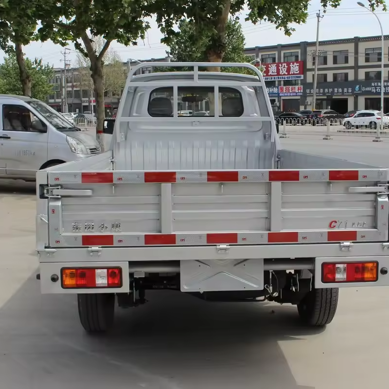 Dongfeng C71 4x2 Light Cargo Truck 1-5 Ton Capacity