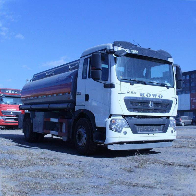 SINOTRUK HOWO 4x2 160HP 8000L Fuel Tank Truck for Sale