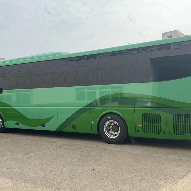 53-Seat Diesel Coach Bus - Urban Intercity Tourism Transportation