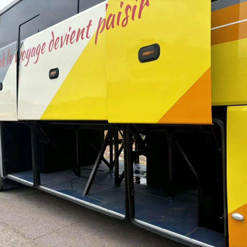 Yutong 55-Seater Right-Hand Drive Luxury Coach Bus