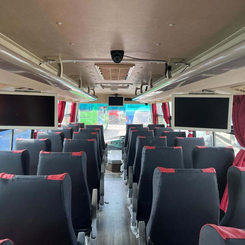 55-Seater Diesel Coach Bus Right Hand Drive Commercial Passenger Vehicle