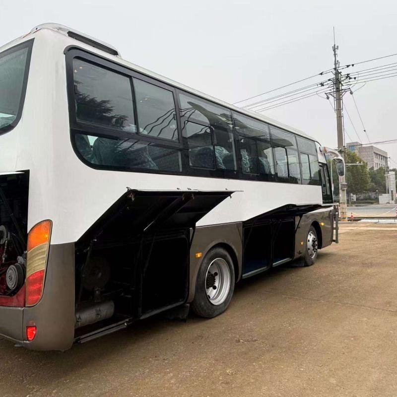 50-Seat Luxury Coach Diesel 6-8L Manual Transmission Intercity Bus