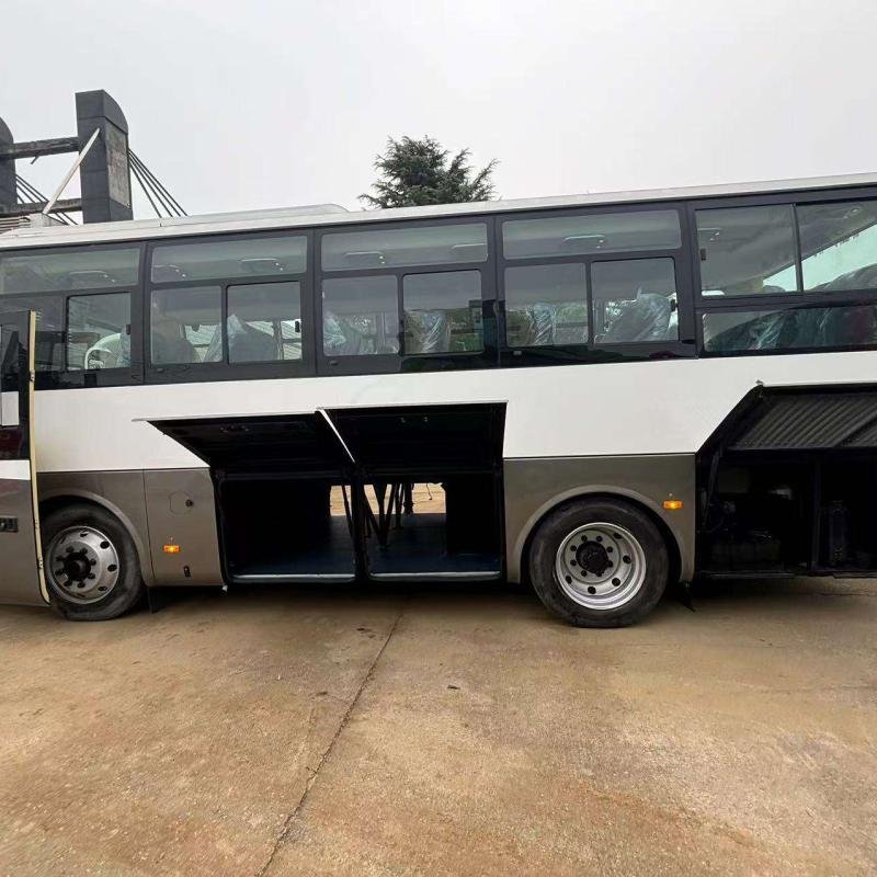 50-Seat Luxury Coach Diesel 6-8L Manual Transmission Intercity Bus