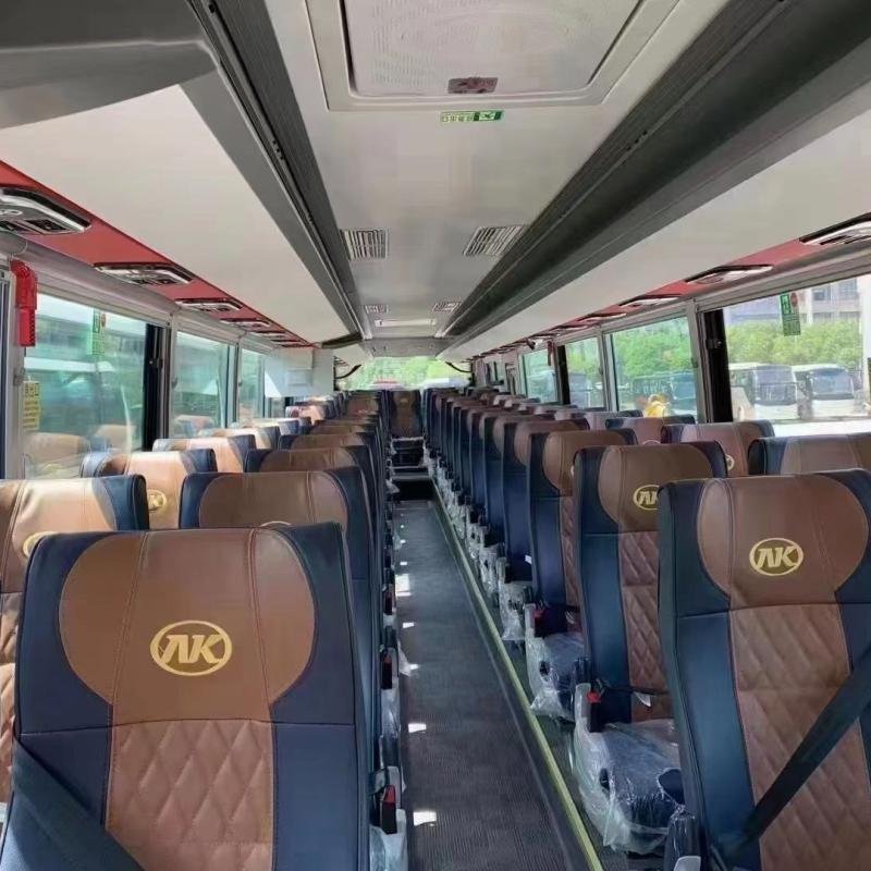 55-Seater Luxury Coach Bus Diesel Manual Transmission 6.8L Engine