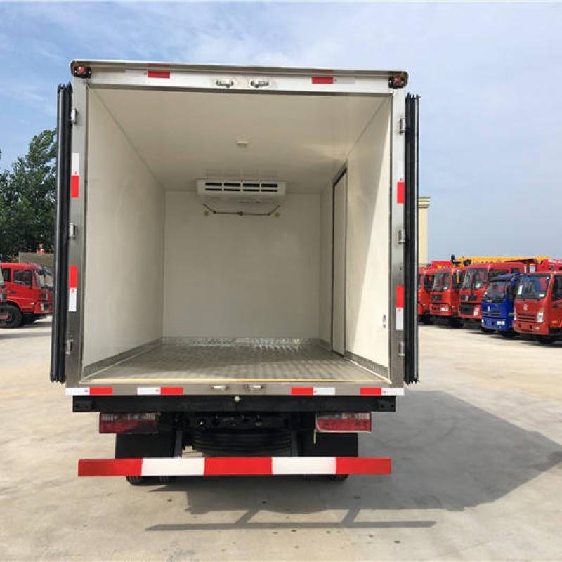 JAC 152HP 4x2 3308mm Wheelbase Refrigerated Truck 4-5T GVW