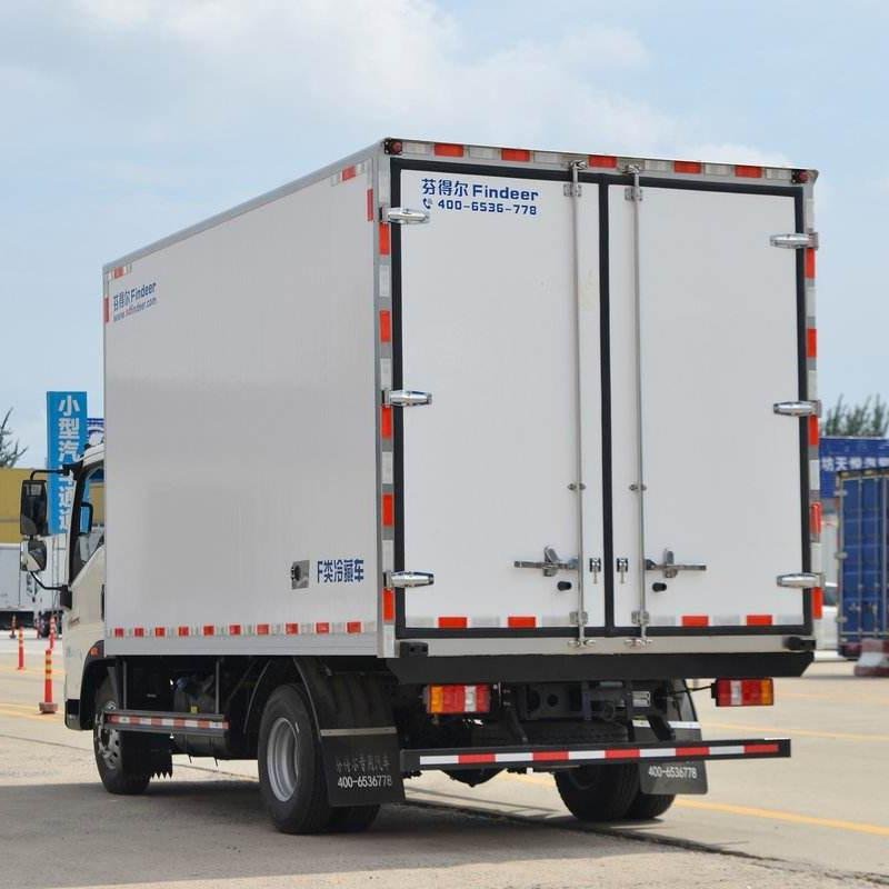 Isuzu 150HP 4x2 Light-Duty Refrigerated Freezer Truck for Meat Transport