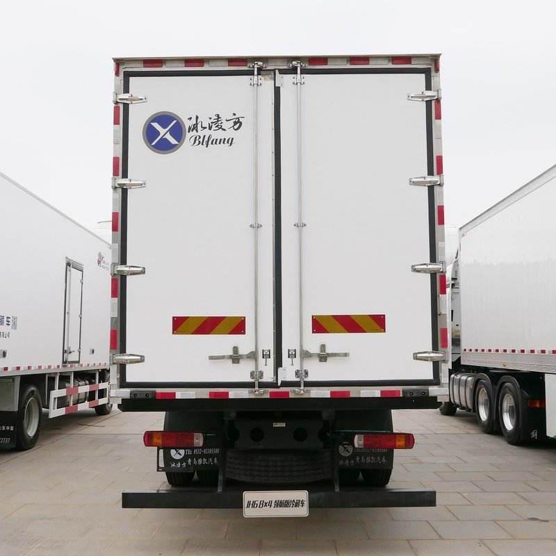 JH6 460HP 8×4 6.0m Refrigerated Box Truck