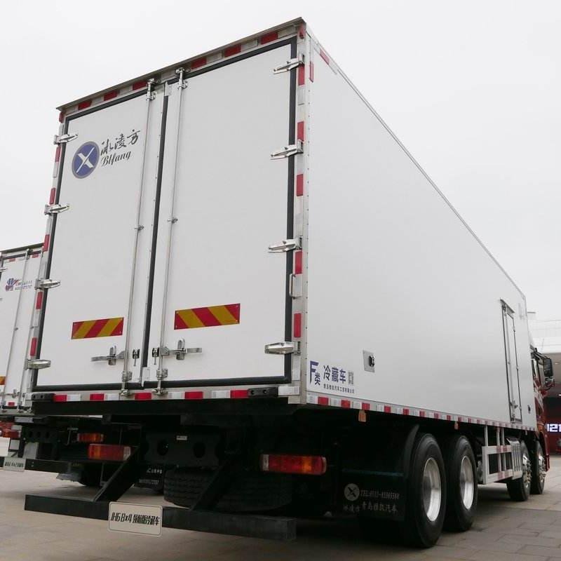 JH6 460HP 8×4 6.0m Refrigerated Box Truck