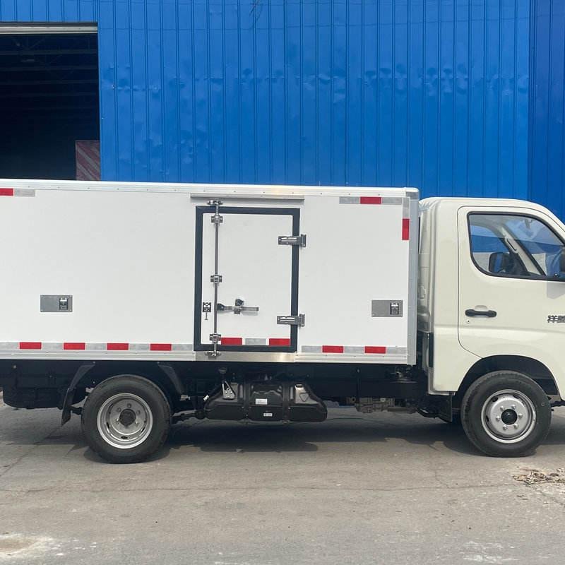 Foton 116HP 4×2 Cummins Refrigerated Box Truck 6M Box -25°C Cold Chain Transport