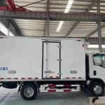Isuzu 10 Ton 4x2 Diesel Refrigerated Box Truck with Cummins Engine