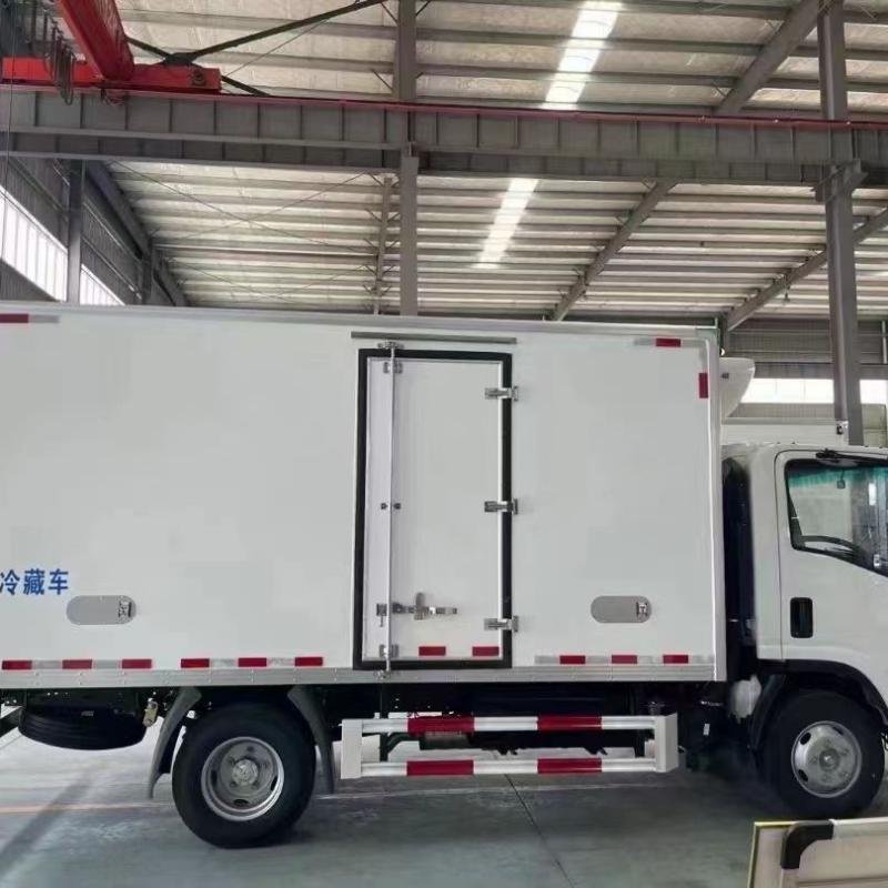 Isuzu 10 Ton 4x2 Diesel Refrigerated Box Truck with Cummins Engine