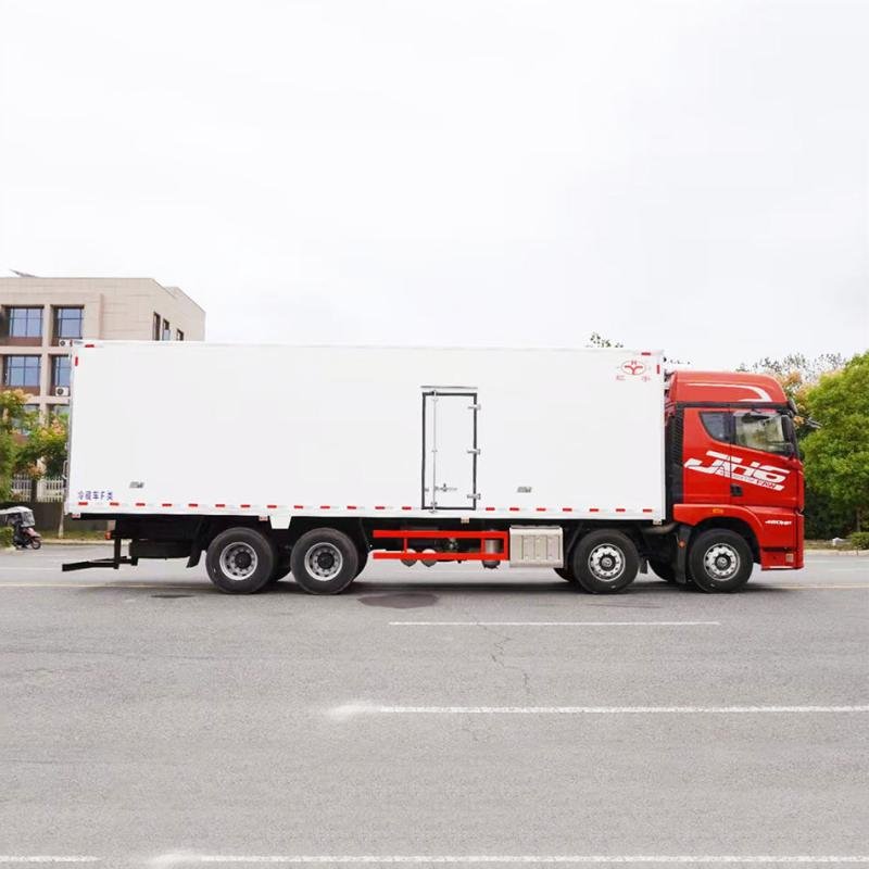 FOTON 4x2 Diesel Refrigerated Truck 15-20T GVW Reefer Van Box