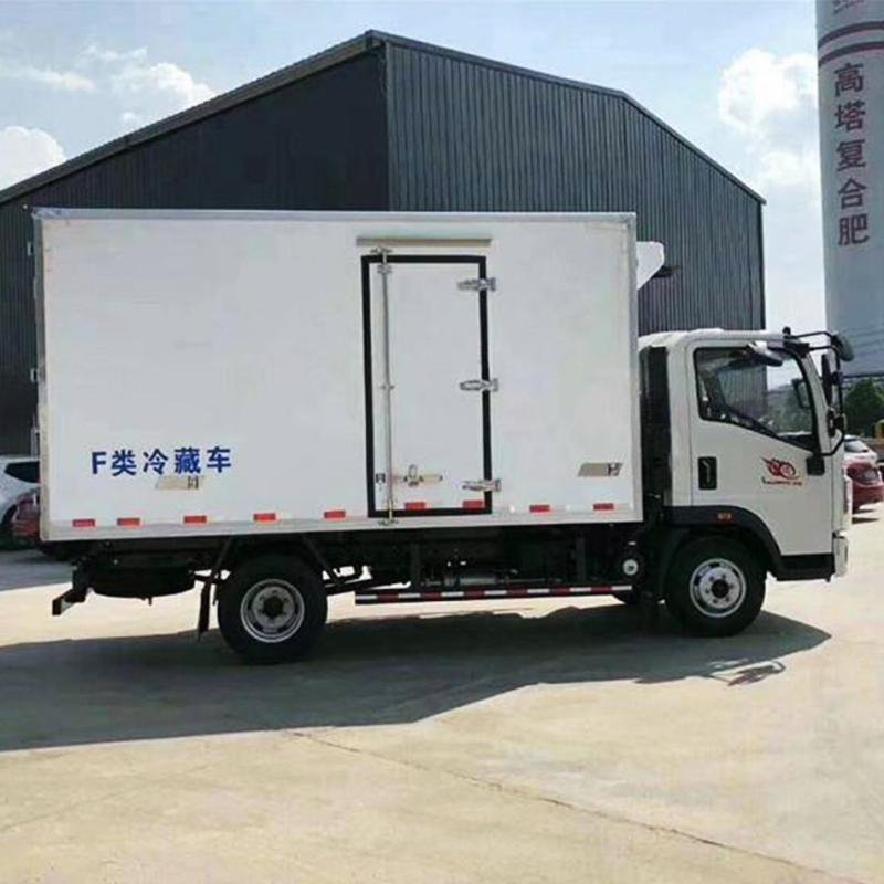 Dongfeng 4x2 5-Ton Refrigerated Box Truck with Isuzu Engine