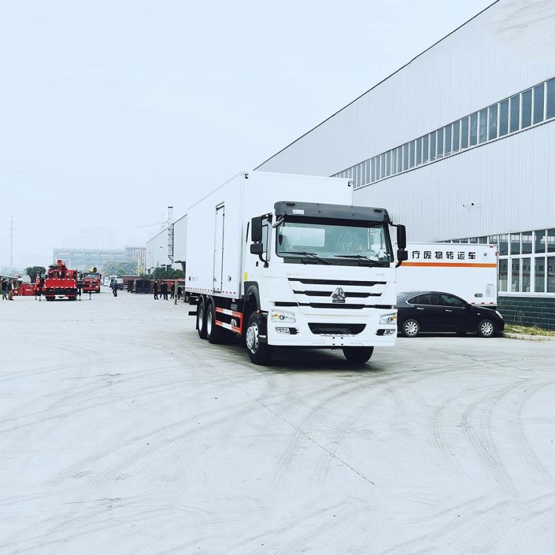 FAW JieFang 5-8T 4x2 Box Refrigerated Transport Truck