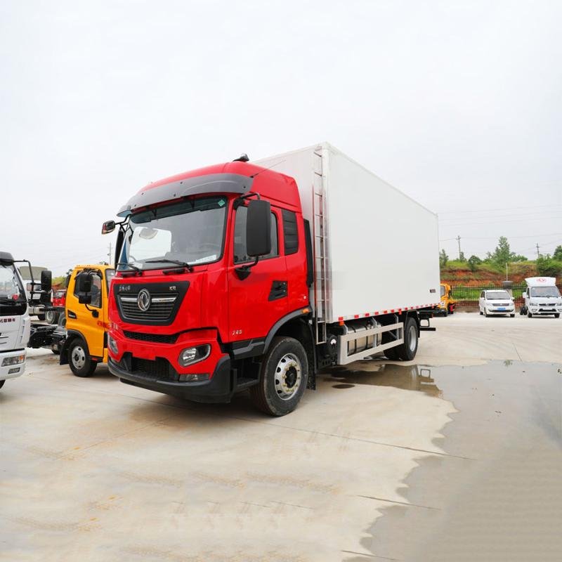 Dongfeng 10-Ton 4x2 Box Refrigerated Truck with Cummins Engine