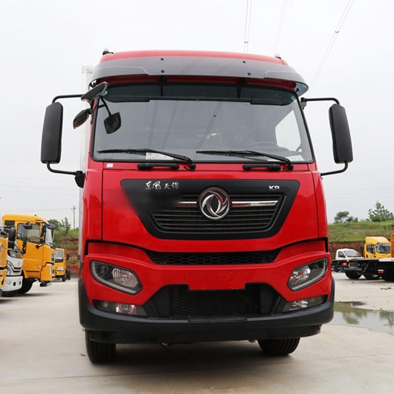 Dongfeng 10-Ton 4x2 Box Refrigerated Truck with Cummins Engine