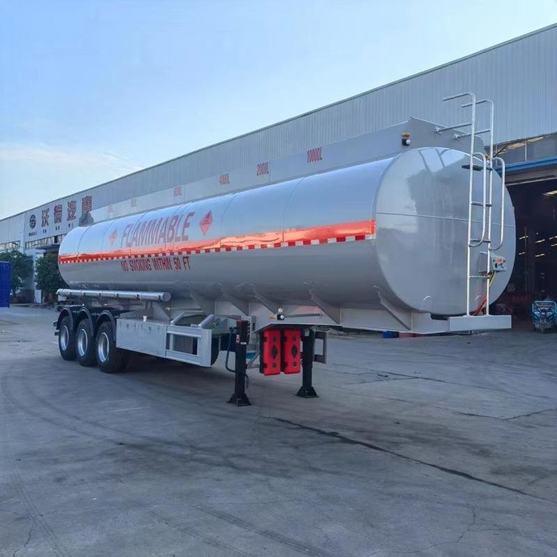 Tarzan 60T 3-Axle Steel Fuel Tank Semi-Trailer